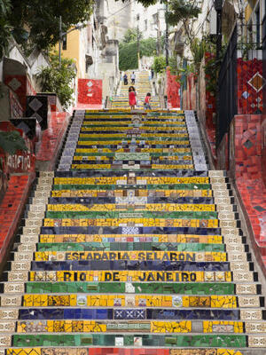  /public/news/227/hughes-tim-escadaria-selaron-in-lapa.jpg 